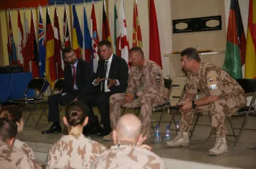 Petříčkovu návštěvu Afghánistánu zkomplikovaly útoky. Mír musí chtít celá společnost, řekl ministr