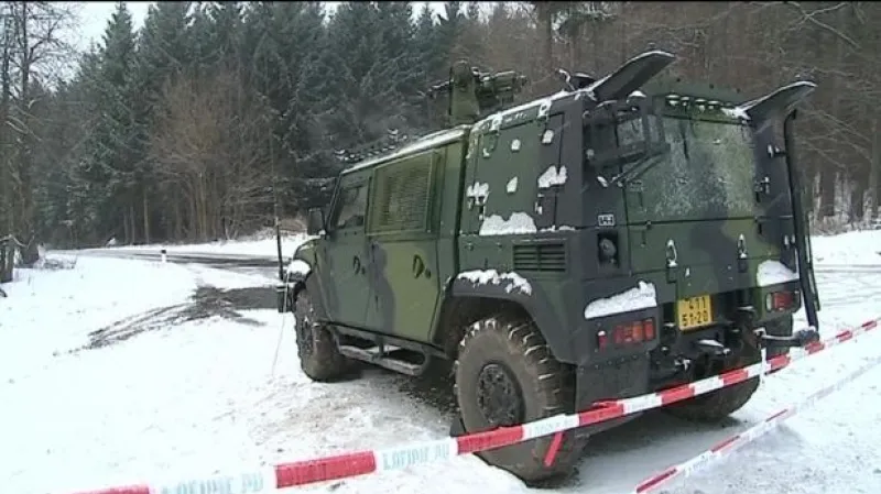 Sníh komplikuje pyrotechnikům práci