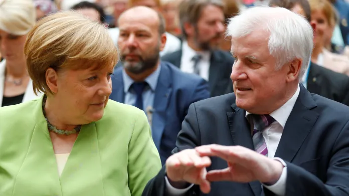 Merkelová a Seehofer během připomínky obětí vysídlení