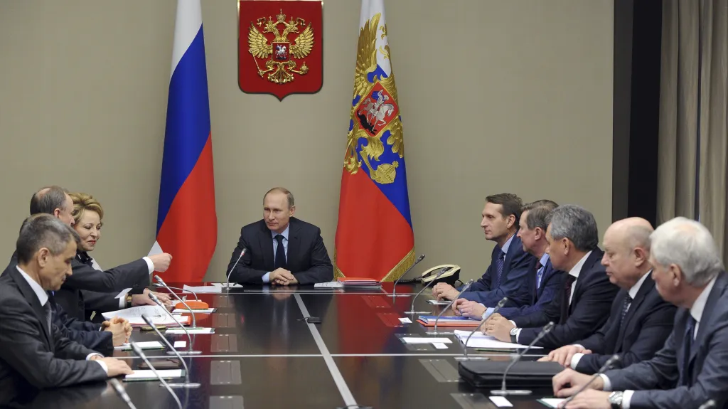 Ruský prezident Vladimir Putin na jednání bezpečnostní rady státu