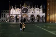 „Vysoká voda“ zalila Benátky, pod hladinou byla téměř polovina historického centra
