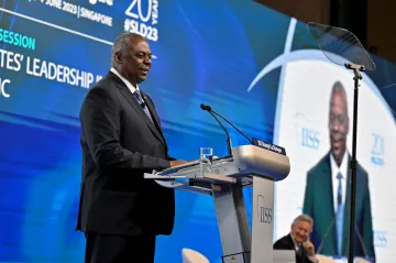 Ministr obrany USA kritizoval Čínu za neochotu komunikovat. Peking vidí chybu v amerických sankcích