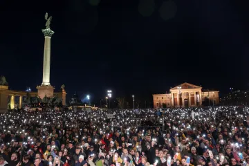 „Máme toho dost.“ V Budapešti se sešli demonstranti kvůli sporné prezidentské milosti