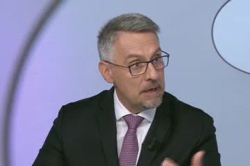 Méně peněz na obranu může znamenat časový posun některých projektů, řekl Metnar