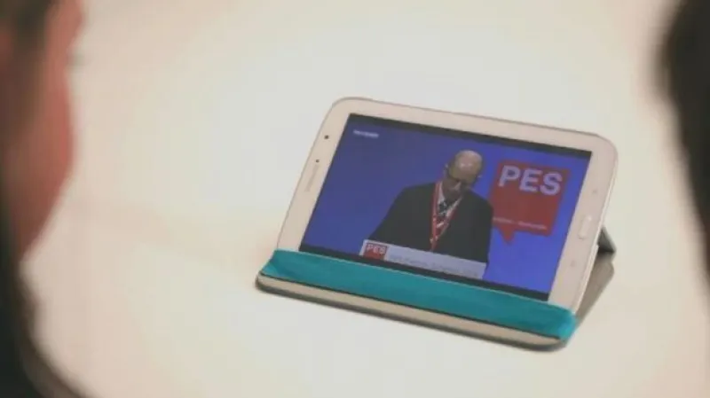 Děti si na videu ODS utahují z premiérovy angličtiny