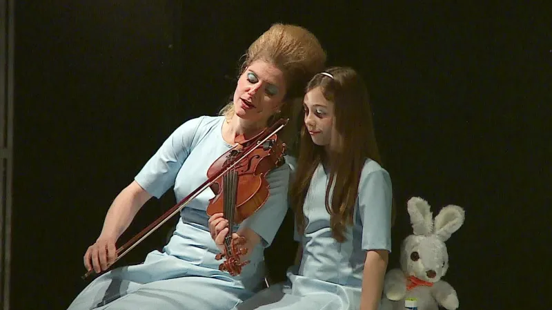 Operní thriller Alice in bed