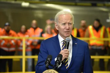 FBI prohledávala Bidenův dům kvůli utajovaným dokumentům. Národní archiv nařídil exprezidentům všechny tajné listiny vrátit  