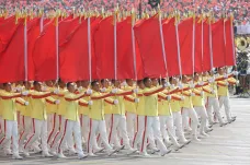Čína oslavila 70 let komunismu. Pekingem projela armáda a rozsvítila ho světelná show