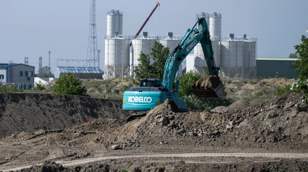 Práce na přípravě staveniště maďarské jaderné elektrárny Paks II (snímek z května 2023)