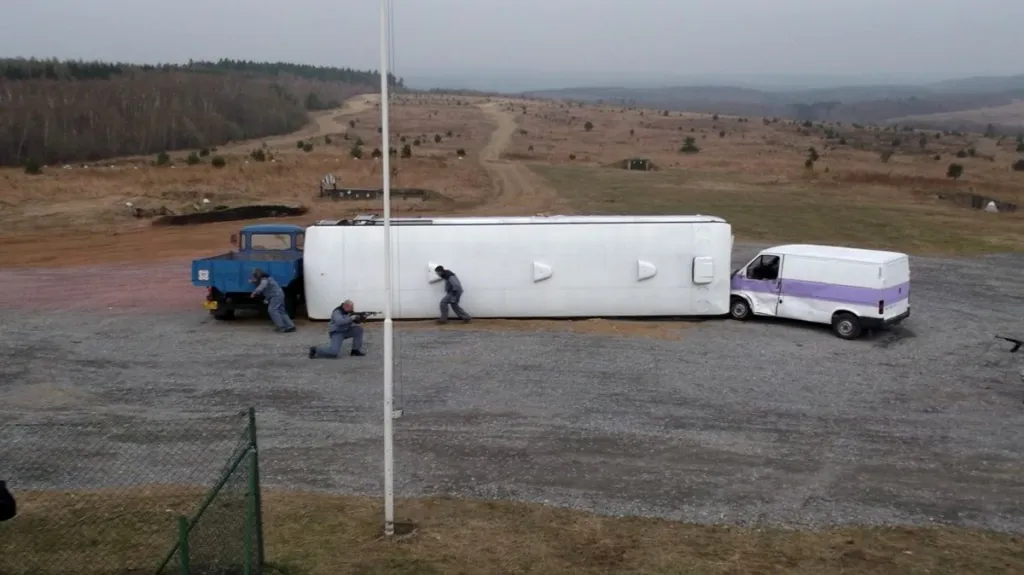 Část vězňů nehody využila a snažila se utéct