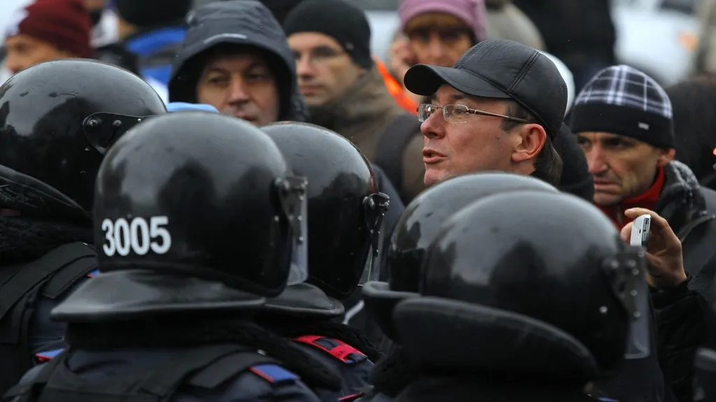 Jurij Lucenko na protivládní demonstraci