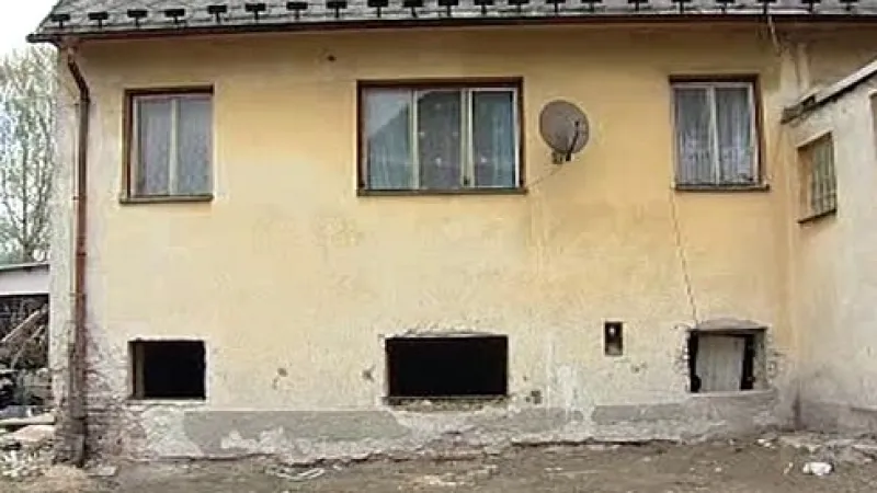 Část Romů se vrátila z Kanady, dluží za nájem a přijdou o byt.
