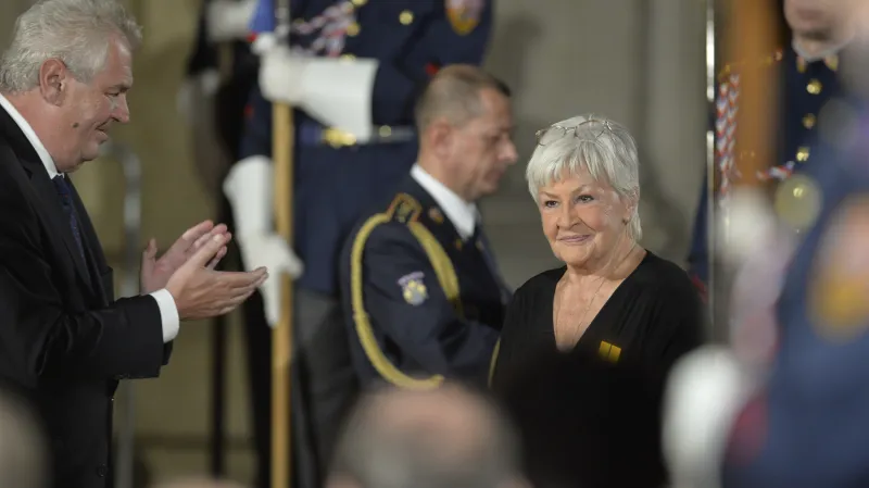 Kamila Moučková na udílení prezidentských vyznamenání 28. října 2013