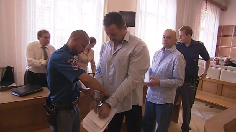 Podvodníci s nemovitostmi před soudem