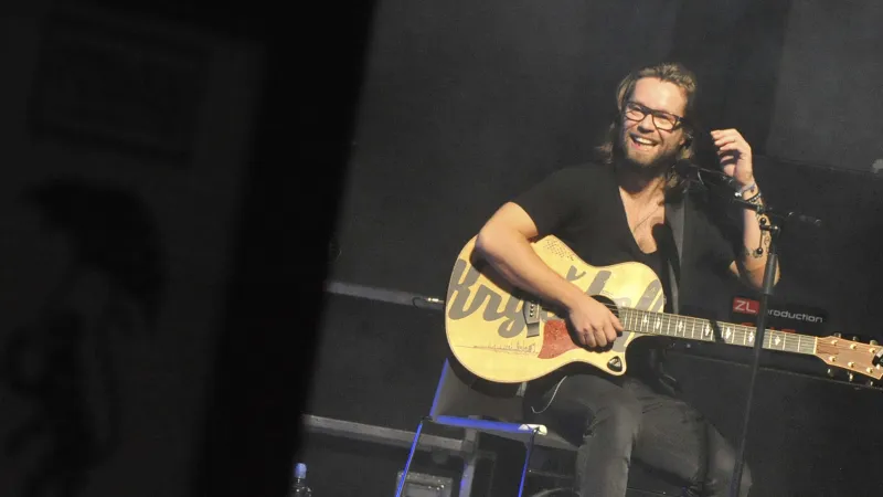 Kryštof zahrál dětem v Gongu