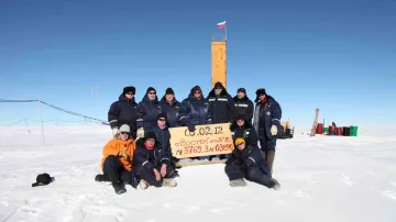 Ruští vědci u jezera Vostok