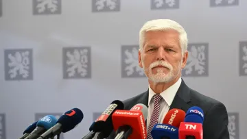 Prezident Petr Pavel před odletem na summit NATO