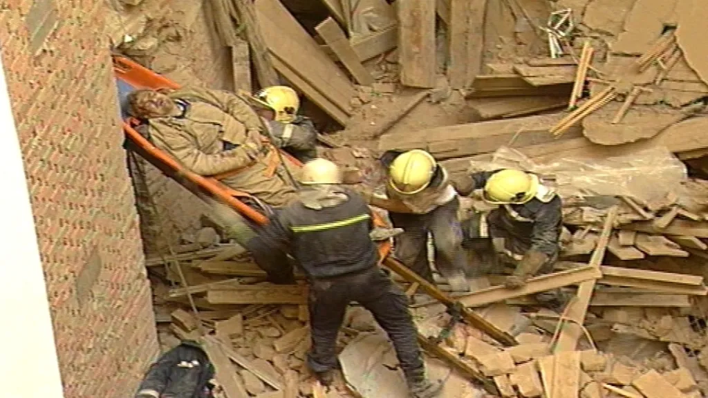 Zřícení budovy na náměstí Svobody v roce 1997