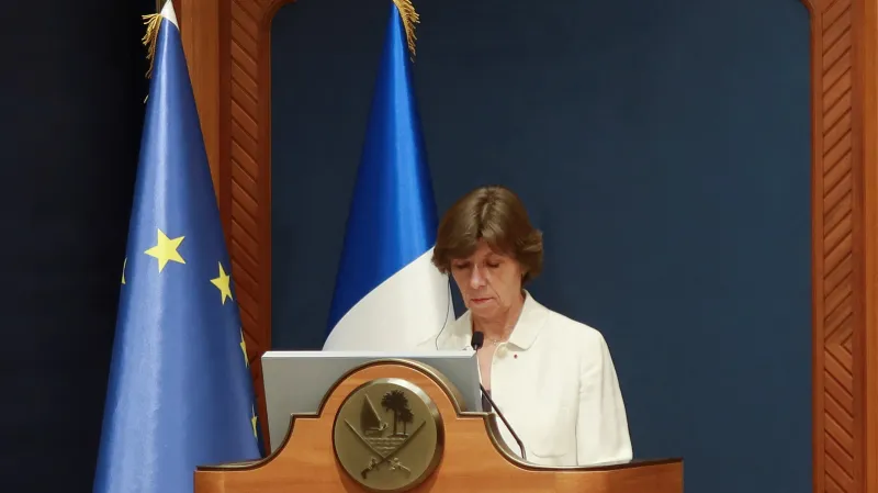 Catherine Colonnaová při jednání s katarským emírem