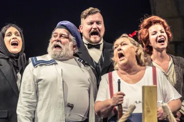 Doba byla zlá. Klicperovo divadlo vyhlásilo Republiku Králové