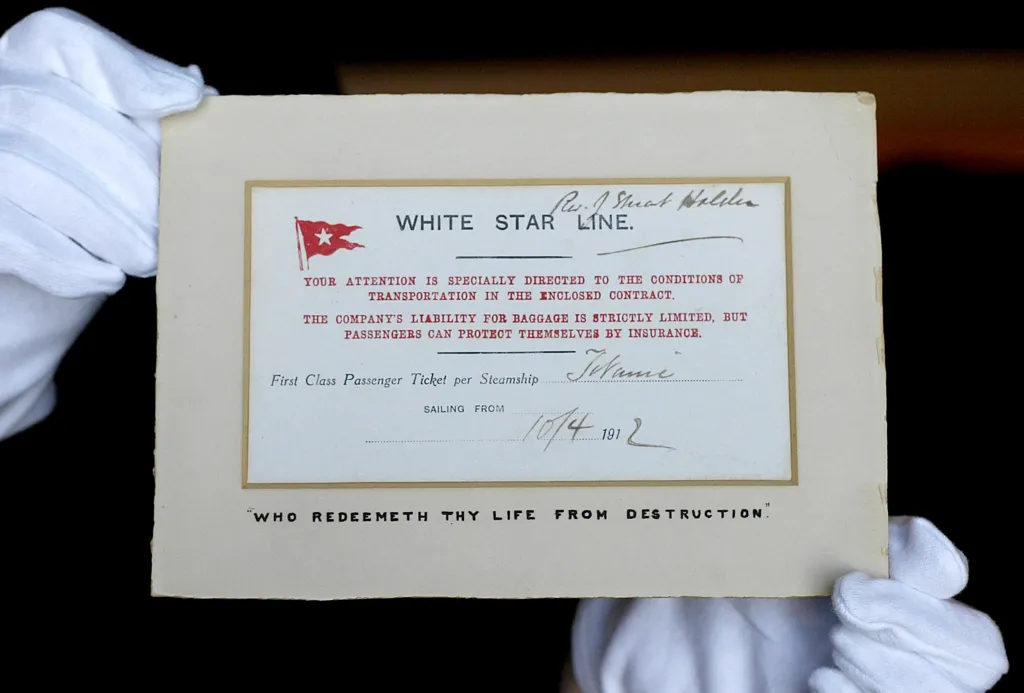Námořní muzeum v Liverpoolu uchovává několik artefaktů z potopené lodi. Nejvíce zachovalým exponátem je vstupní lístek do první třídy Titanicu