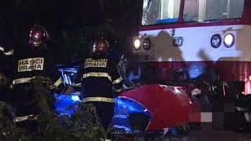 Srážka automobilu s vlakem