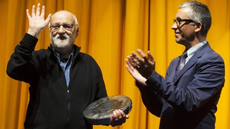 49. MFF Karlovy Vary: Jan Švankmajer s Cenou FIAF. Vpravo prezident federace Eric Le Roy