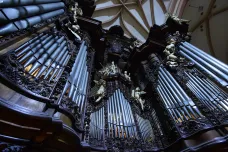 Odborníci začali rozebírat obří Englerovy varhany. Nástroj z chrámu svatého Mořice čeká oprava