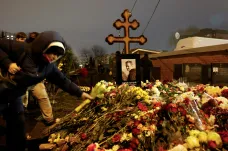 Navalného pohřeb provázelo skandování proti válce. Putin je vrah, znělo davem