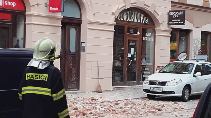 V Olomouci se sesula střecha domu