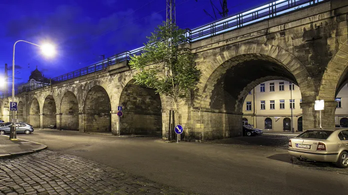 Negrelliho viadukt v Praze je železniční most spojující Karlín s Holešovicemi. Jde o významnou architektonickou stavbu a zanedbanou kulturní památku.
