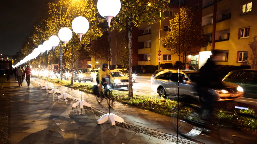 Berlínská zeď, světelná instalace "Lichtgrenze 2014"