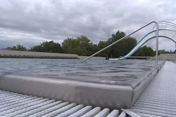 Koupaliště o víkendu sezonu nezahájí. Čekají na lepší počasí