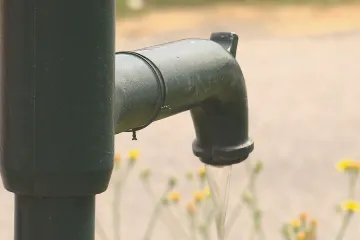 Ve vedru spotřeba vody roste, mnohde už jsou na suchu