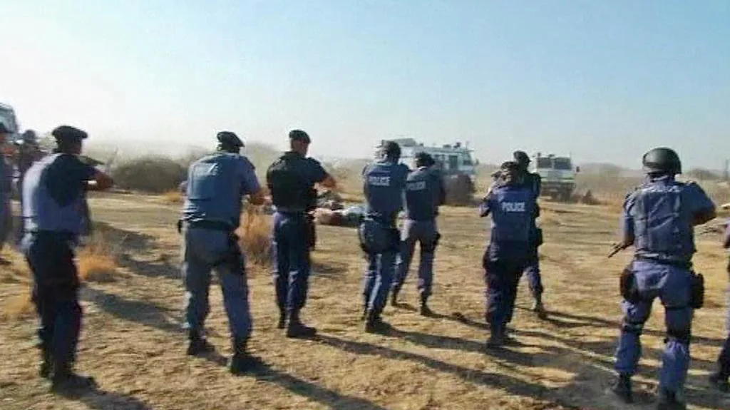 Policejní zásah proti stávkujícím horníkům v JAR