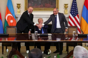 Arménie s Ázerbájdžánem ve Washingtonu podepsaly mírovou dohodu