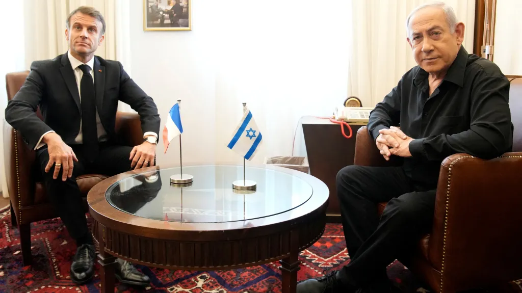 Francouzský prezident Emmanuel Macron a izraelský premiér Benjamin Netanjahu