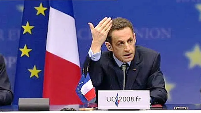 Francouzský prezident Nicolas Sarkozy na brífinku po summitu EU