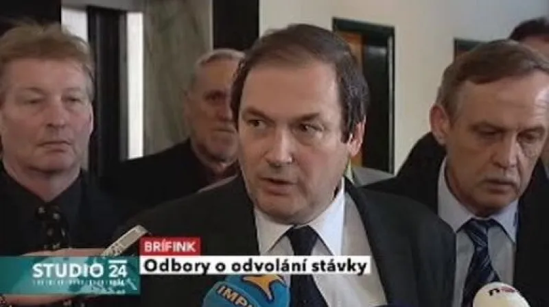 Brífink odborářů o odvolání stávky