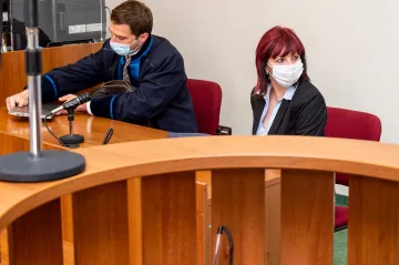Soud opět rozhodl o podmínce pro zdravotní sestru. Dle obžaloby vpíchla pacientovi injekci, po které ochrnul