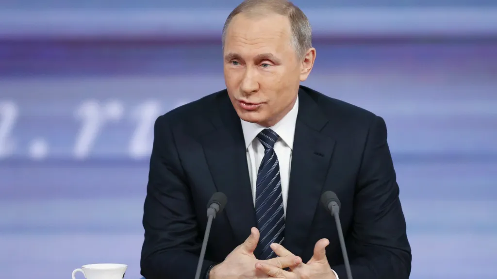 Vladimir Putin odpovídá na dotazy novinářů
