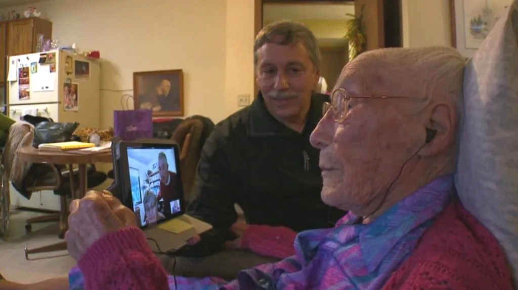 Anna Stöhrová komunikuje se svou rodinou