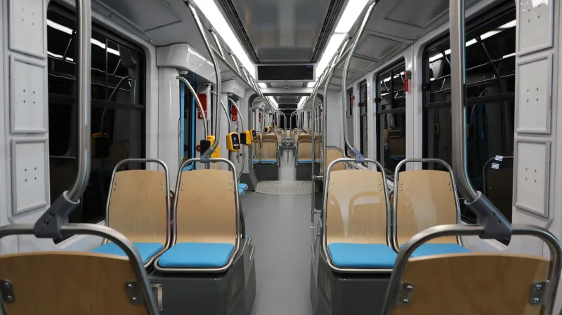 Interiér velkokapacitní tramvaje Škoda Forcity Smart 39T