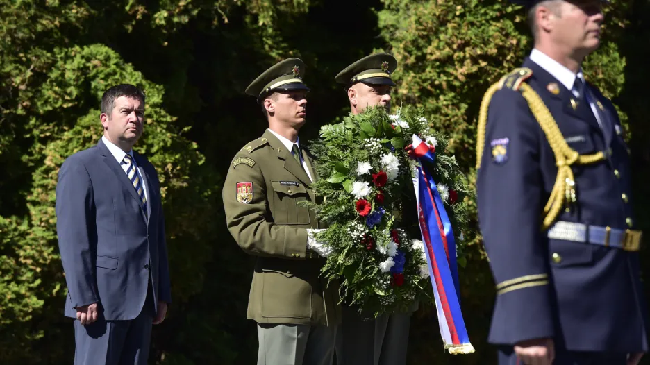 Místopředseda sněmovny a šéf ČSSD Jan Hamáček na pietním aktu