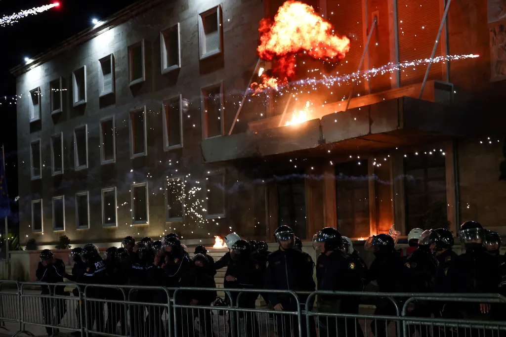 Protikorupční protesty v albánské Tiraně