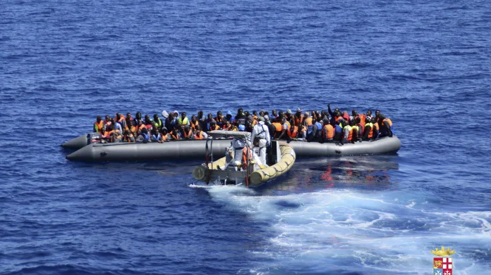 Člun s uprchlíky