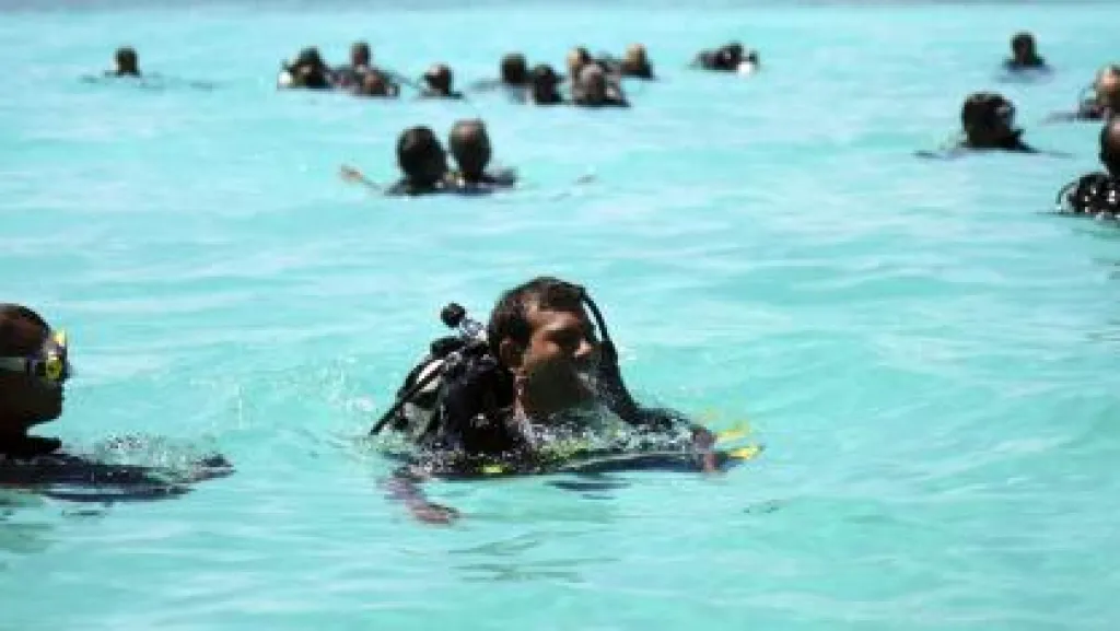 Maledivská vláda zasedala pod vodou
