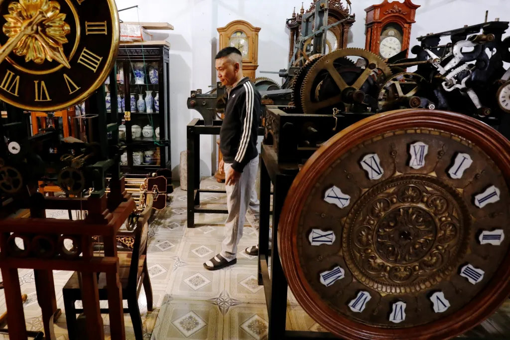 Vietnamec Pham Van Thuoc sestavil ve své zemi největší sbírku hodinových strojů z evropských kostelních věží