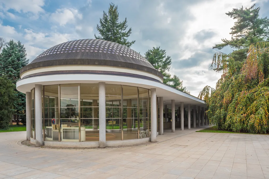 Lázně Poděbrady, kolonáda prof. Libenského s pramenem