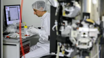 Výrobce elektronových mikroskopů otevřel v Brně nový provoz